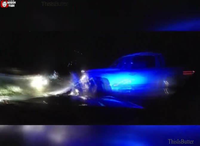 Video :While reacting to the collision, a police officer was struck